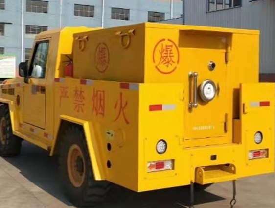 阆中凯龙爆破器材运输车：保障爆破任务的安全运行