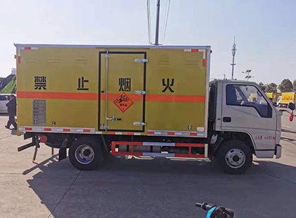 阆中爆破器材运输车工人安全操作规范与智能技术保障